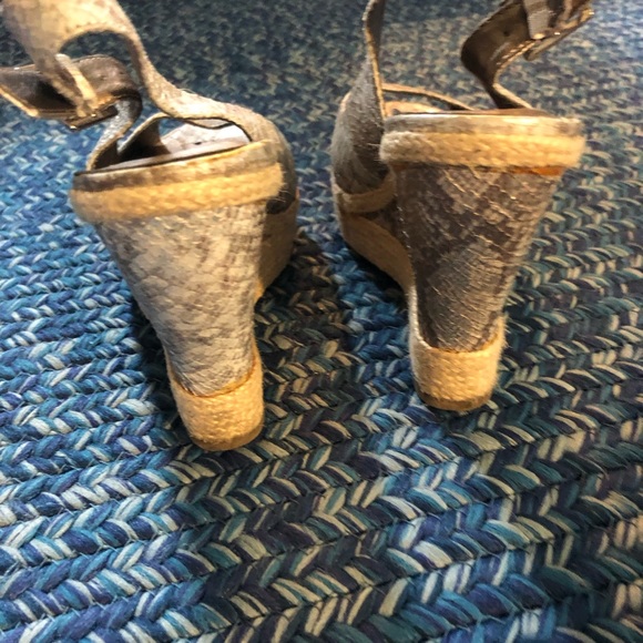 Moda size 6, silver sandals, wedge/platform style - Picture 2 of 4